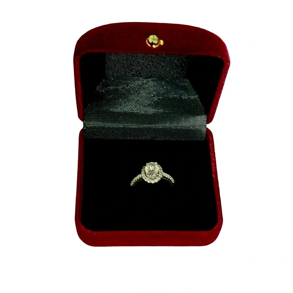 Elegant Silver Ring with Clear Gemstones